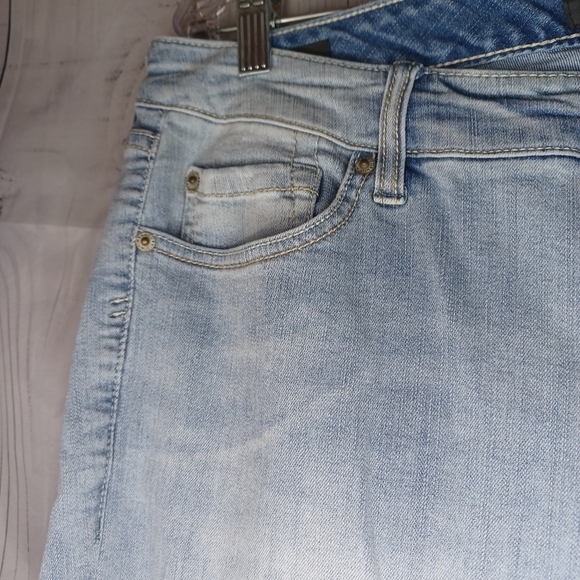 Torrid High Rise Curvy Faded Blue Women's Jeans - Picture 8 of 13